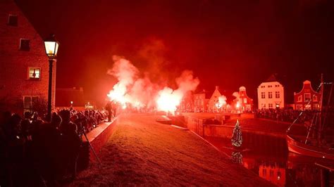 Feuerwerk Am Hafen Silvesterspektakel In Greetsiel Wird Zum