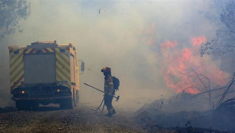 Una Vivienda Destruida Y 20 Personas Evacuadas Por Incendio Forestal En