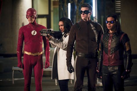 THE FLASH Fights His Reverse In New Photos From The Season 5 Finale: "Legacy"