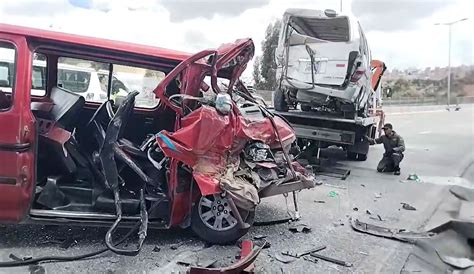 Colisión Entre Dos Minibuses En La Autopista La Paz El Alto Deja 11