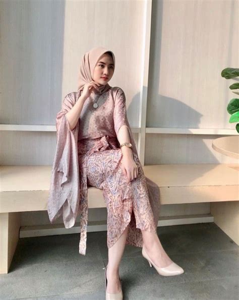 Pin Oleh Yolaa Di Ootd Kebaya Gaun Batik Busana Batik Pakaian Fashion