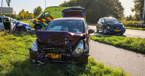 Gewonde En Veel Schade Bij Botsing Tussen Twee Autos In Wilp De