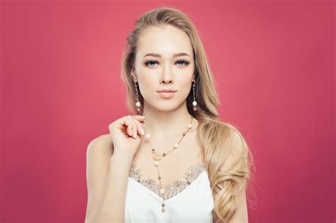 Premium Photo Gold Jewelry Model Portrait Blonde Woman With Fashion Golden Chain Earrings And