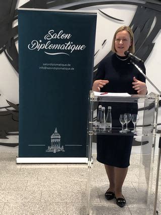 Mannheim Estlands Botschafterin Marika Linntam Spricht Beim Salon