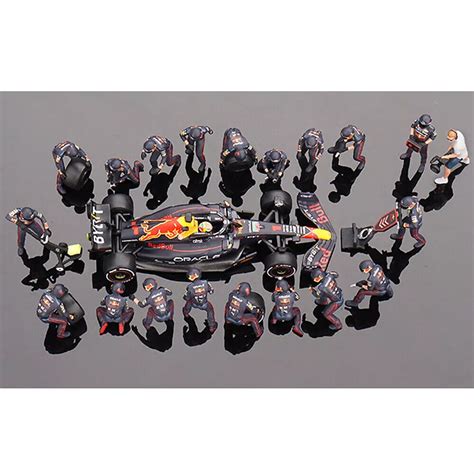 1 64 2022 Formula 1 Oracle Red Bull Racing Rb18 Max Verstappen 1 Abu Dhabi Car And Pit Crew Set