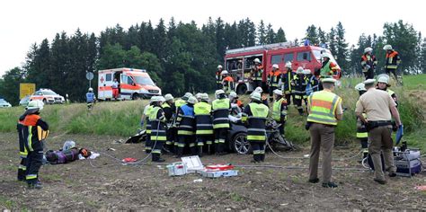 Schwerer Unfall Auf Der B2 Bei Huglfing Mann Kommt Ums Leben