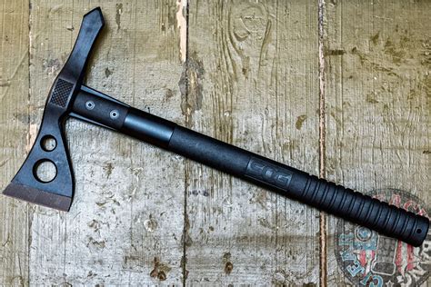 Review Sog Tactical Tomahawk Breach Bang Clear