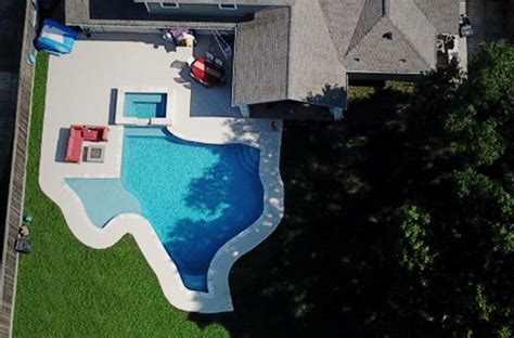 This Couple Celebrates The Lone Star State With Their Texas Shaped Pool