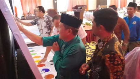 Pemilu 2024 Bawaslu Bersama Ormas Dan Okp Di Karimun Deklarasi Pemilu