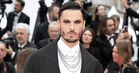 Baptiste Giabiconi le jeune papa dévoile un nouveau cliché de son