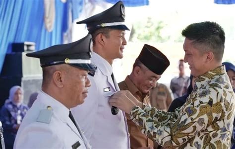 Bupati Oi Lantik Kades Secara Giliran Ap News Online