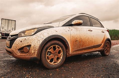 Carro sujo dá multa Veja o que responde a Lei de Trânsito