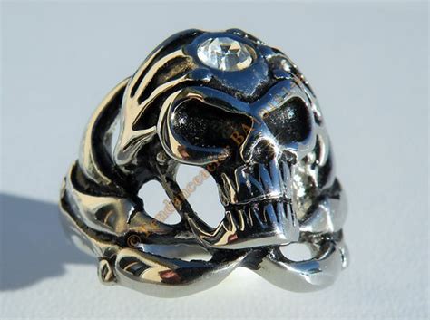 Bague Acier Inoxydable Chevaliere Skull Tete De Mort 1 Diamant Cubic