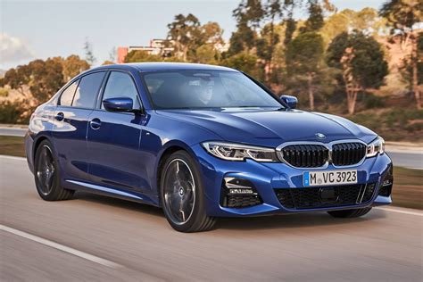 2023 BMW 3 Series Facelift Marries Small Grille With Big Screen