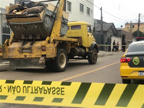 Menino de nove anos morre após ser atropelado por caminhão em Curitiba