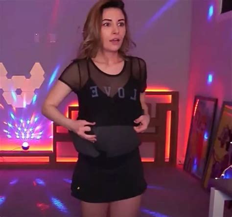 Twitch Gamer Alinity Flashes Boob During Live Stream In Awkward