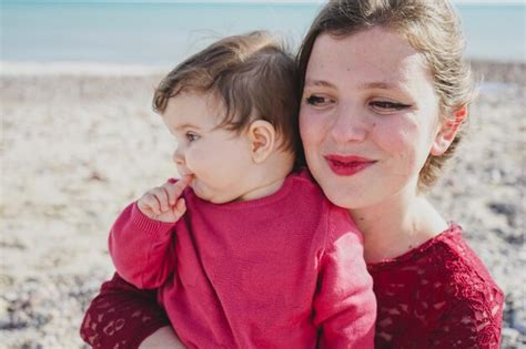 Premium Photo Mother And Daughter At Beach