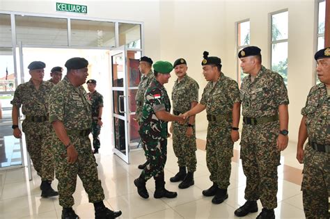 Tingkatkan Hubungan Bilateral Pangdam Tanjungpura Kunjungi Divisyen