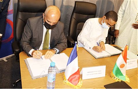 Signature De La Convention De Financement Entre Letat Du Niger Et L