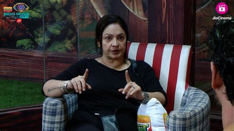 Pooja Bhatt In Bigg Boss Ott 2 Mahesh Bhatt Is Proud Of Her Audacity