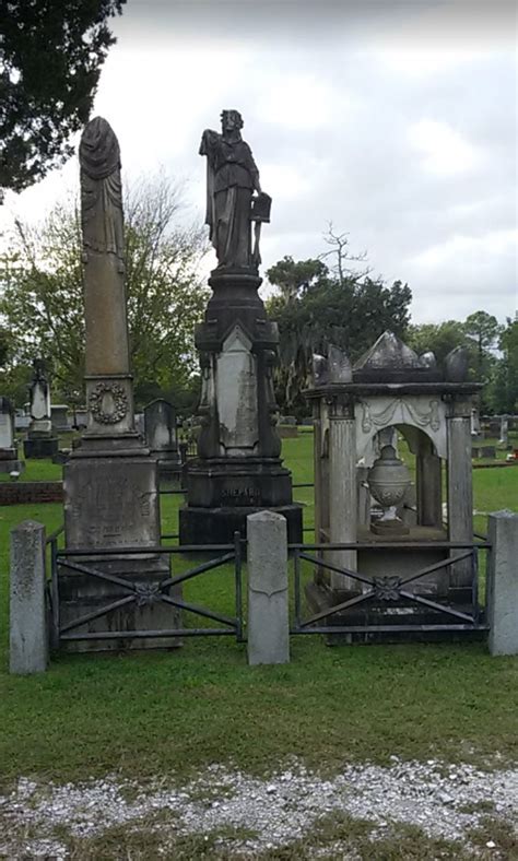 Cedar Grove Cemetery In New Bern North Carolina Has An Entrance That