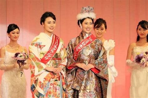 她是2018日本最美的女人，23岁是个上班族，最喜欢山口百惠山口百惠小姐大赛上班族新浪新闻