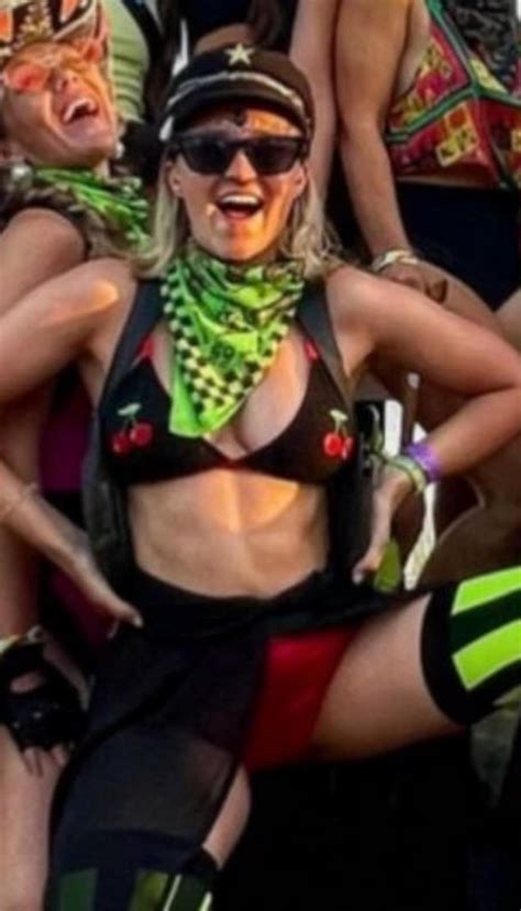 Juicy Tits And Toned Abs R EmilyOsment