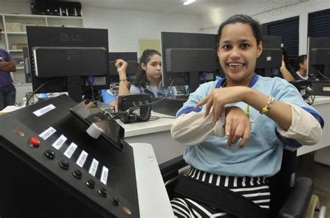 Alunas Do CEF 213 De Santa Maria Criam Voz Para Colega Poder Se Comunicar