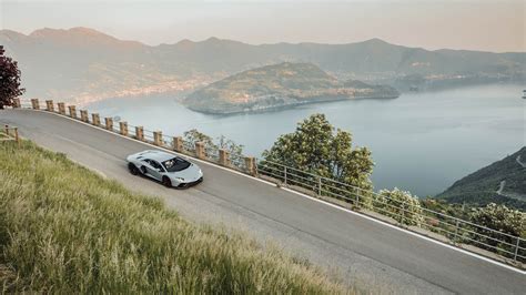 Celebrating Lamborghini's V12 engine... in a V12-powered Lambo boat ...