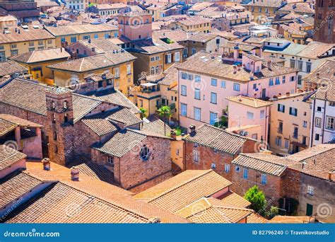 Hermosa Vista Del Tejado De Edificios Viejos Antiguos Con Los Tejados