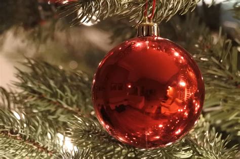 Ateliers boules de Noël Souffleur de verre à LOUHOSSOA Commune de