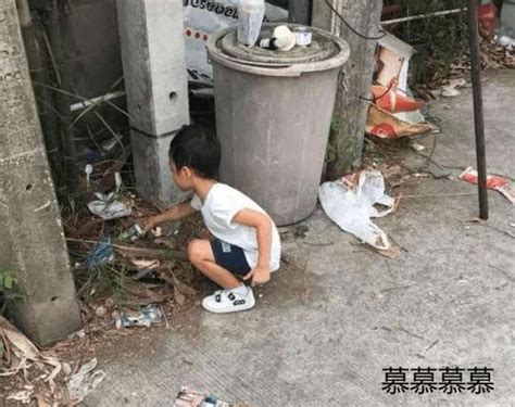 8歲男孩不想上學，媽媽直接帶他撿垃圾，孩子只能投降 每日頭條