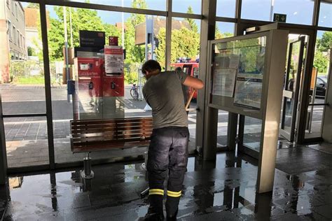 Wasser Lief In Geb Ude Mehrere Feuerwehreins Tze In Weinheim Und