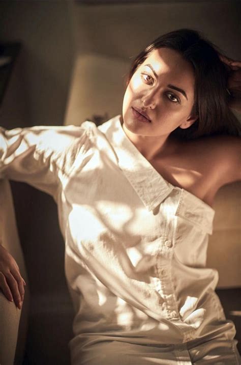 Sonakshi Sinha Hot Pictures That Will Leave Your Eyes Sweating
