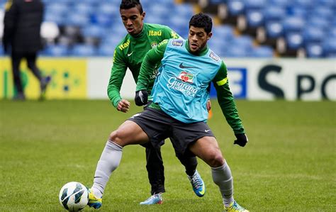 Fotos Sele O Treina No Stamford Bridge Para Amistoso Fotos Em