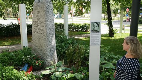 Platz Der Freiheit In M Nchen Nazis Sch Nden Denkmal Abendzeitung