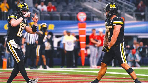 Cody Schrader Runs For 128 Yards And A Td As No 9 Missouri Beats No 7