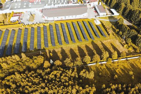 Hydrogen vs. Battery Storage: Efficiency, Applications, and Scalability