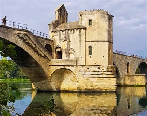 Pont d'Avignon – the Legend of the Broken Bridge of Avignon