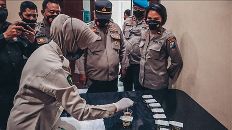 Tes Urine Anggota Polisi Mendadak Pencegahan Penyalahgunaan Narkotika