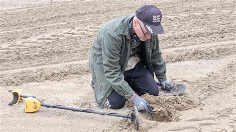 How To Metal Detect The Complete Beginners Guide Metal Detecting Tips