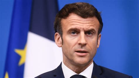 Emmanuel Macron Cette Photo Sexy Qui D Voile Son Torse Affole La Toile