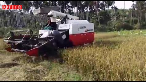 Paddy Harvesting Machine In Kerala Youtube