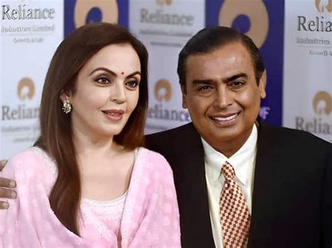 Mukesh Ambani Driver Reveals Shocking Salary Details Earning 2 Lakh Per Month Know Nita Ambani