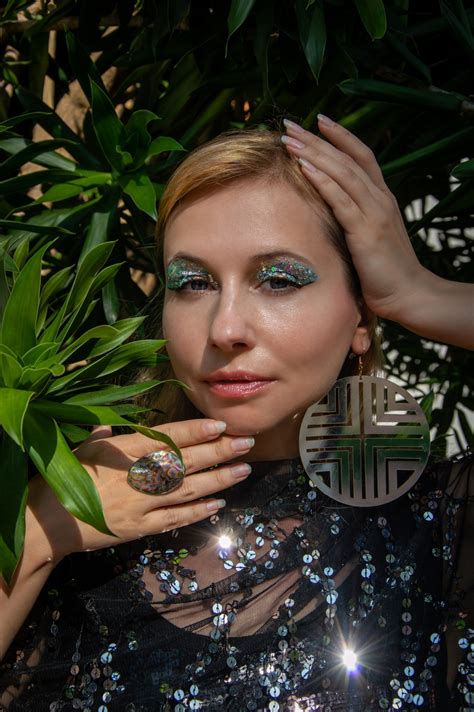 face glitter makeup 2