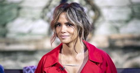 Halle Berry Net Worth A Look At Her Career Recognition And Earnings