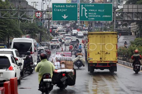 Jalur Puncak Bogor Ramai Lancar Saat Libur Nyepi Antara Foto