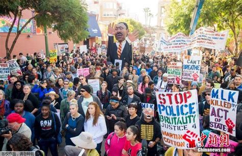 美国各地民众集会纪念马丁路德金 反对种族歧视 国际在线