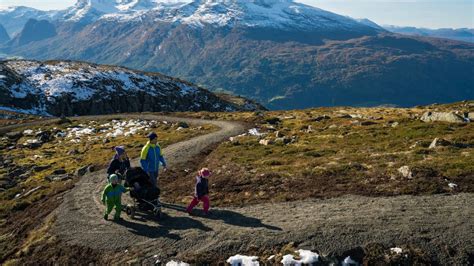 Hiking Trails at Mt. Hoven (1011 m.) | Loen Skylift