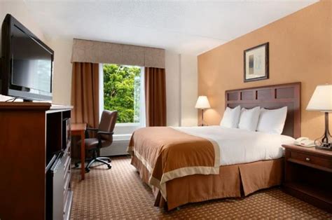 Baymont Inn & Suites - 2025 Discount Specials - Branson Travel Office